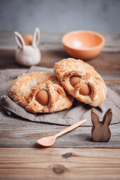 Scarcella, a traditional pastry at Easter in Puglia Scarcella, a traditional pastry at Easter in Puglia